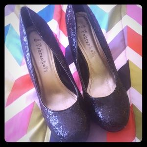 BLACK GLITTERY HEELS
